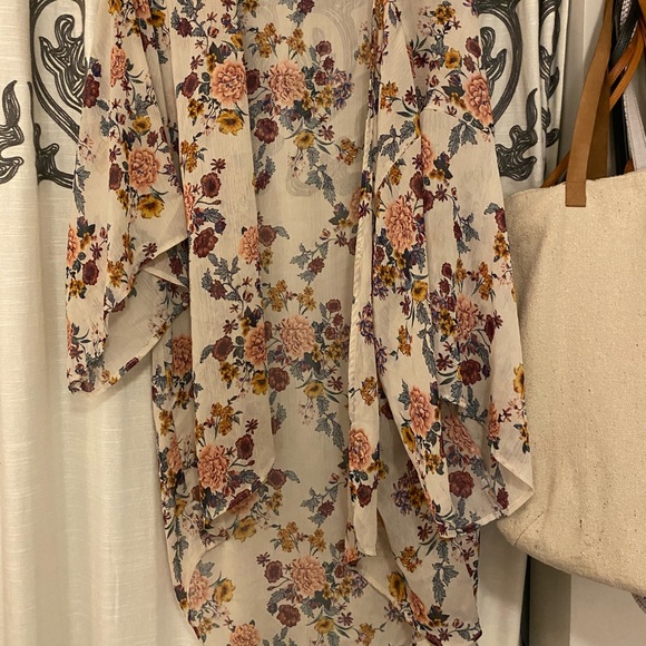 Shear shawl top - Picture 2 of 3